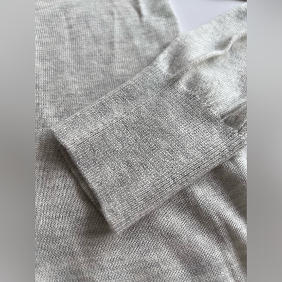 ✨NWT✨ RW&CO Light Gray Ruffle Sweater Size XS - Picture 3 of 7